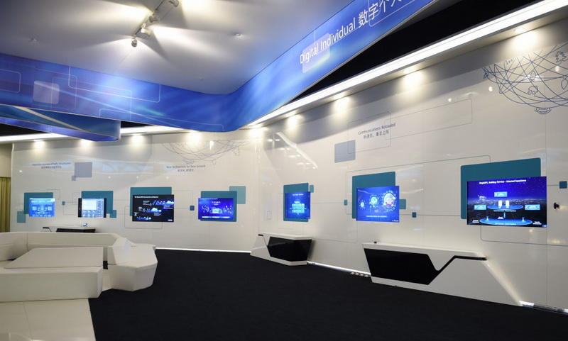 Президенту Ильхаму Алиеву вручен диплом Почетного профессора по истории Университета Ренмин в Китае