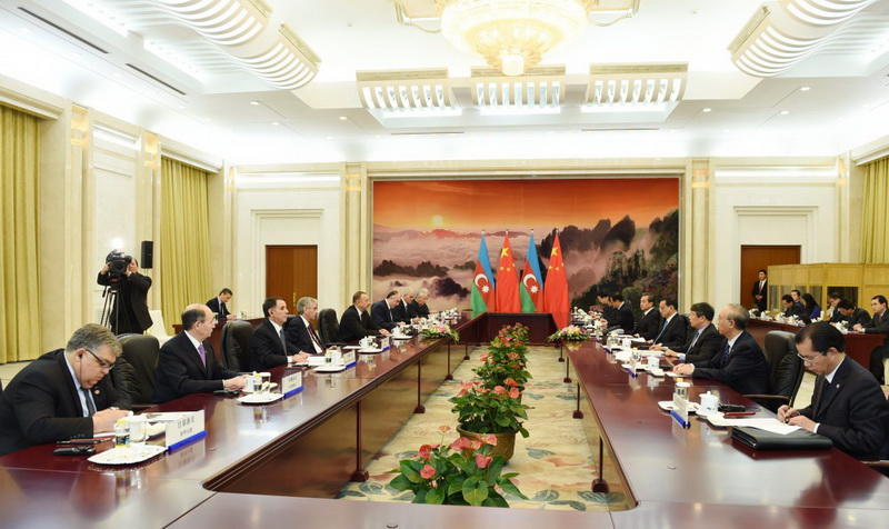 Президенту Ильхаму Алиеву вручен диплом Почетного профессора по истории Университета Ренмин в Китае