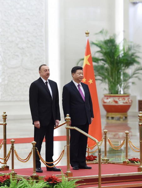 Президенту Ильхаму Алиеву вручен диплом Почетного профессора по истории Университета Ренмин в Китае