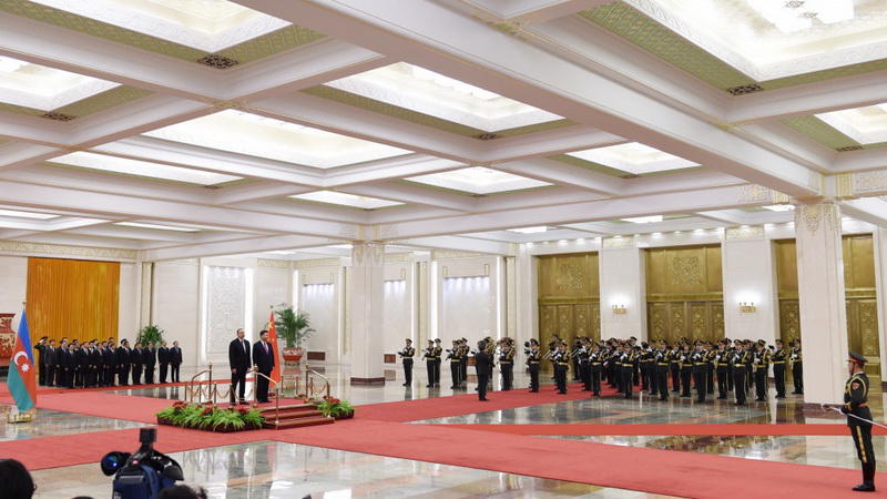 Президенту Ильхаму Алиеву вручен диплом Почетного профессора по истории Университета Ренмин в Китае