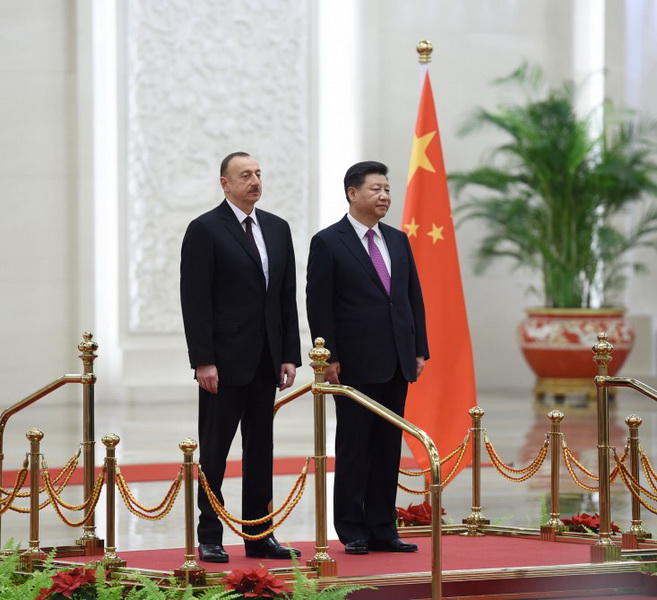 Президенту Ильхаму Алиеву вручен диплом Почетного профессора по истории Университета Ренмин в Китае