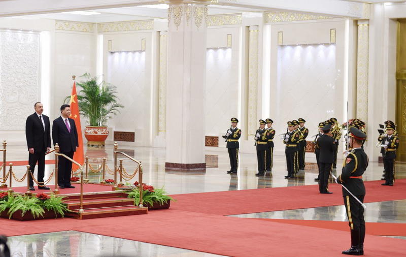 Президенту Ильхаму Алиеву вручен диплом Почетного профессора по истории Университета Ренмин в Китае