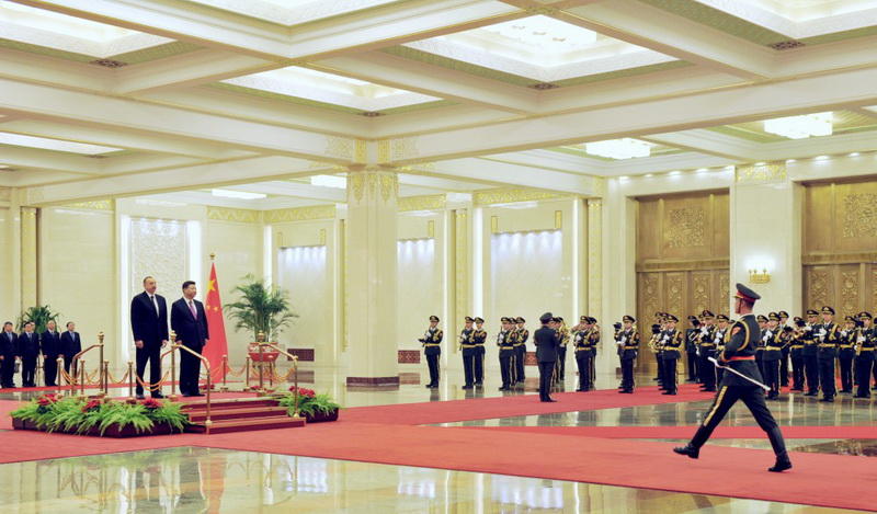 Президенту Ильхаму Алиеву вручен диплом Почетного профессора по истории Университета Ренмин в Китае