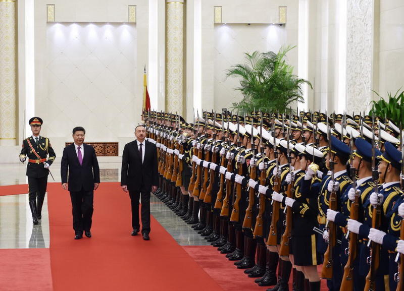 Президенту Ильхаму Алиеву вручен диплом Почетного профессора по истории Университета Ренмин в Китае