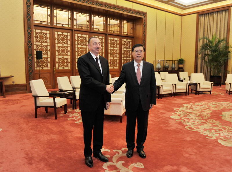 Президенту Ильхаму Алиеву вручен диплом Почетного профессора по истории Университета Ренмин в Китае