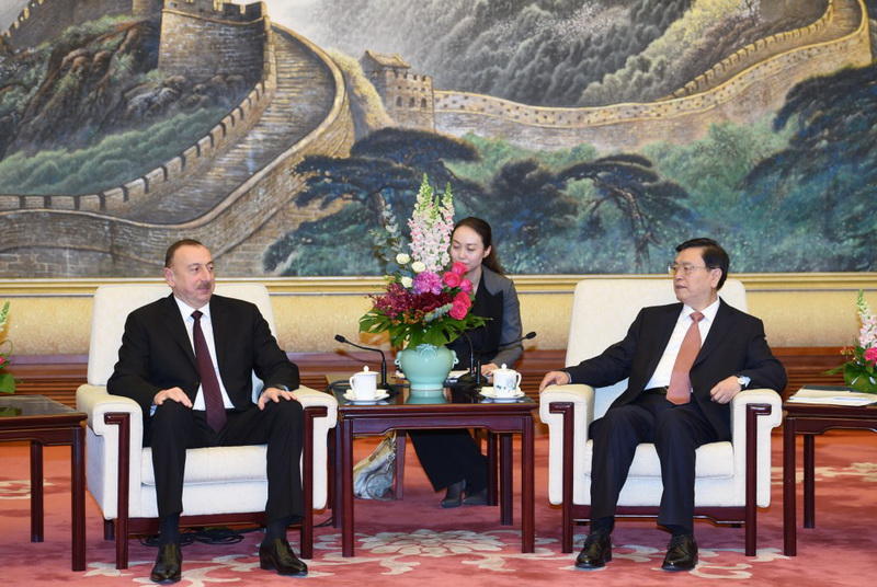 Президенту Ильхаму Алиеву вручен диплом Почетного профессора по истории Университета Ренмин в Китае