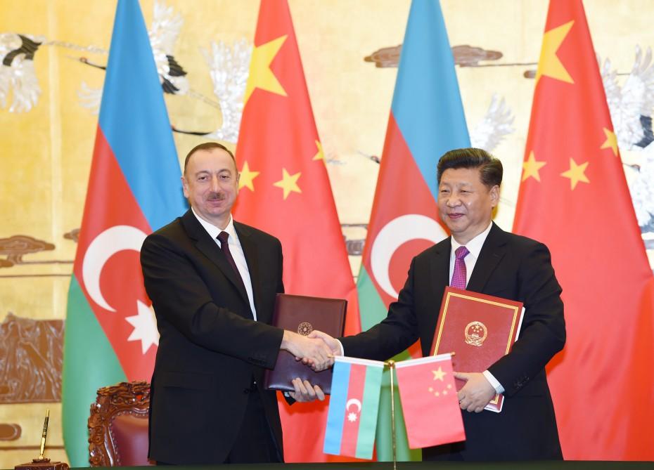 Президенту Ильхаму Алиеву вручен диплом Почетного профессора по истории Университета Ренмин в Китае