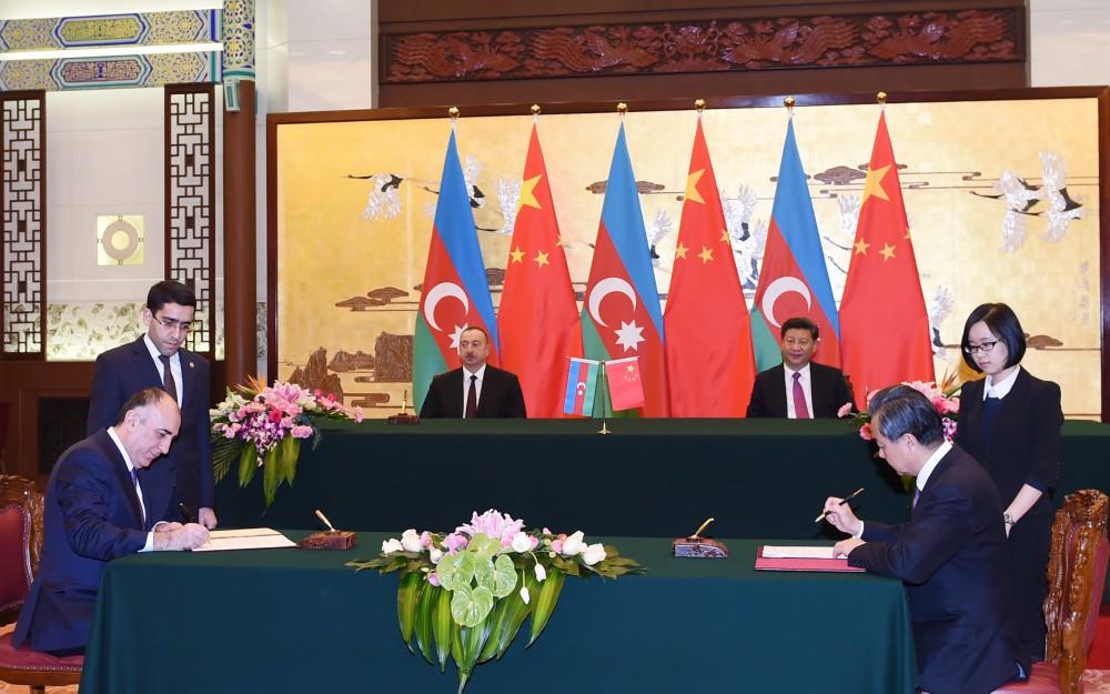 Президенту Ильхаму Алиеву вручен диплом Почетного профессора по истории Университета Ренмин в Китае