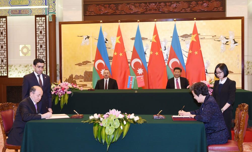 Президенту Ильхаму Алиеву вручен диплом Почетного профессора по истории Университета Ренмин в Китае