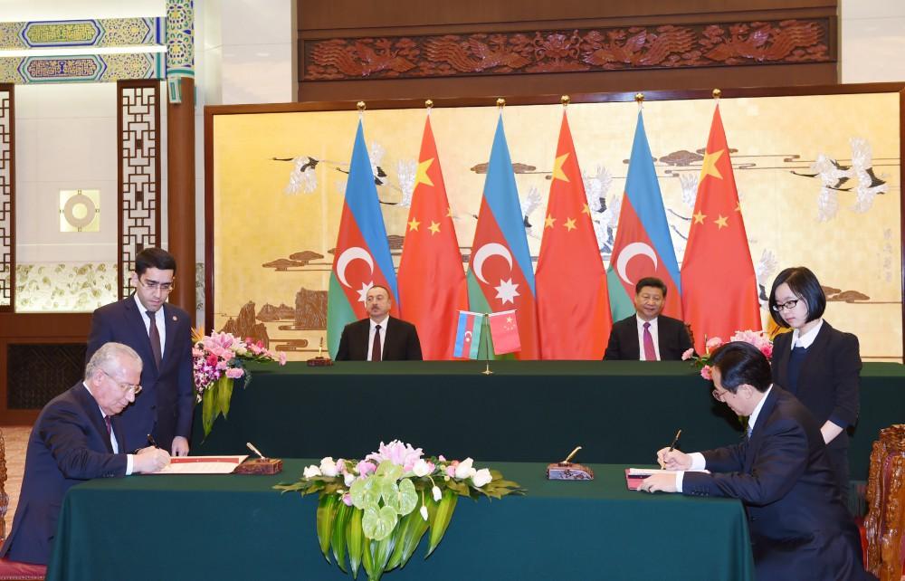 Президенту Ильхаму Алиеву вручен диплом Почетного профессора по истории Университета Ренмин в Китае