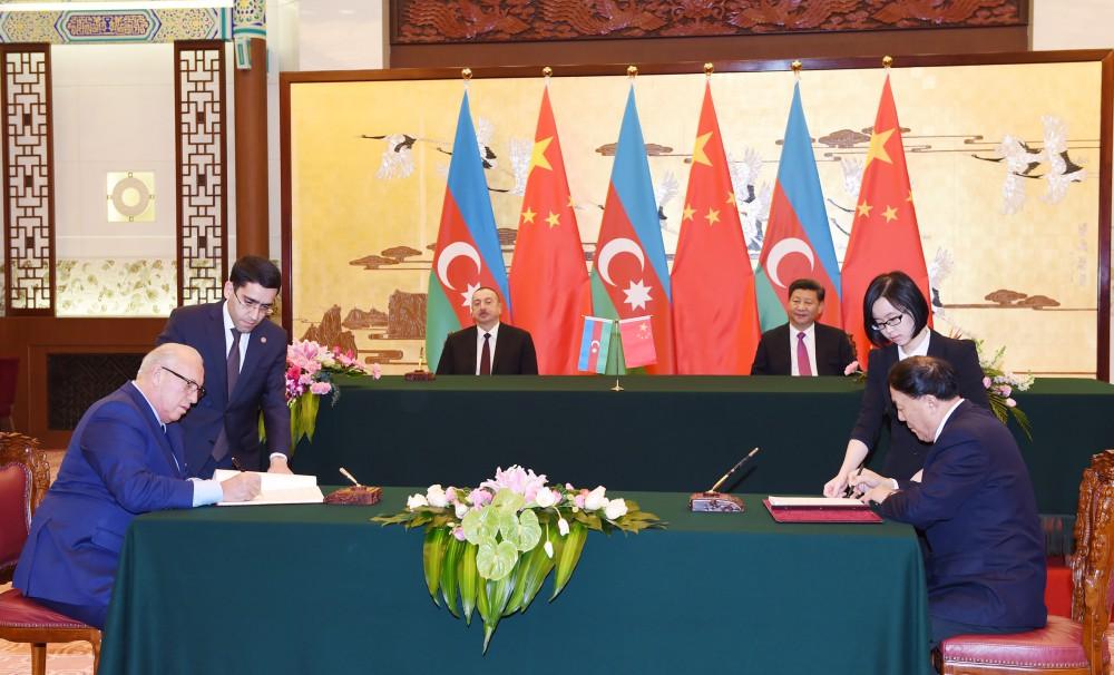 Президенту Ильхаму Алиеву вручен диплом Почетного профессора по истории Университета Ренмин в Китае