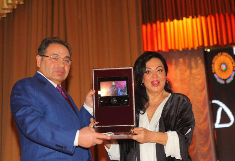 Türkan Şoray Bakıda qızıl medal aldı