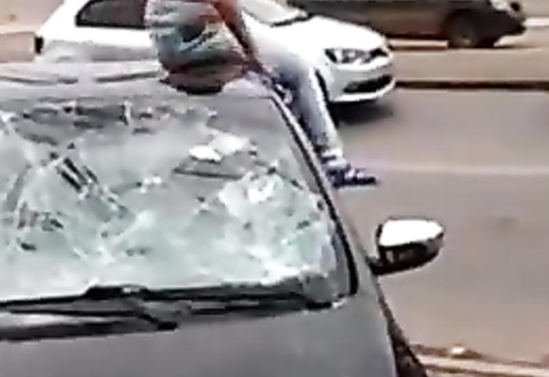 Беременная жена отомстила мужу, застав его с любовницей