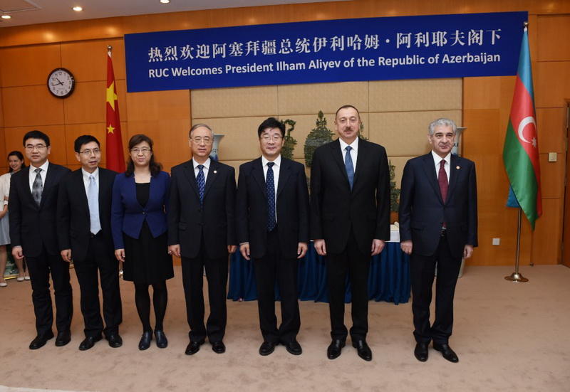 Президенту Ильхаму Алиеву вручен диплом Почетного профессора по истории Университета Ренмин в Китае