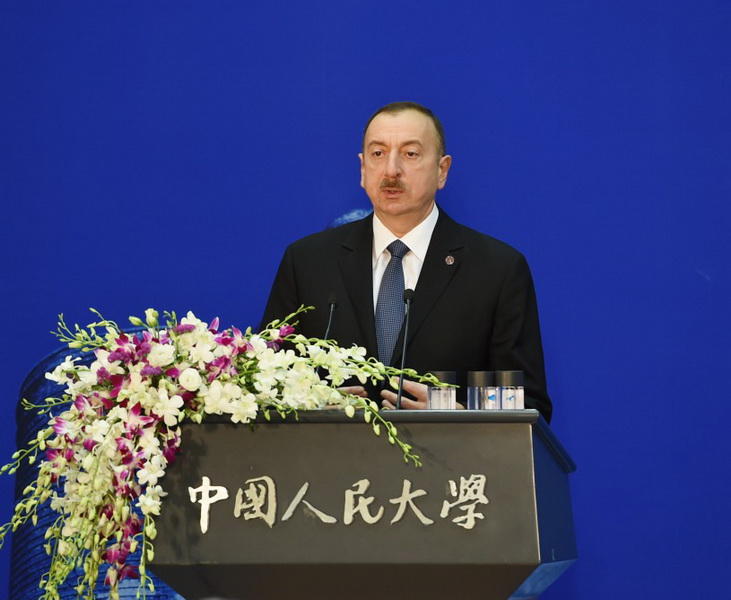 Президенту Ильхаму Алиеву вручен диплом Почетного профессора по истории Университета Ренмин в Китае