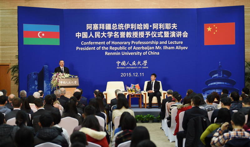 Президенту Ильхаму Алиеву вручен диплом Почетного профессора по истории Университета Ренмин в Китае