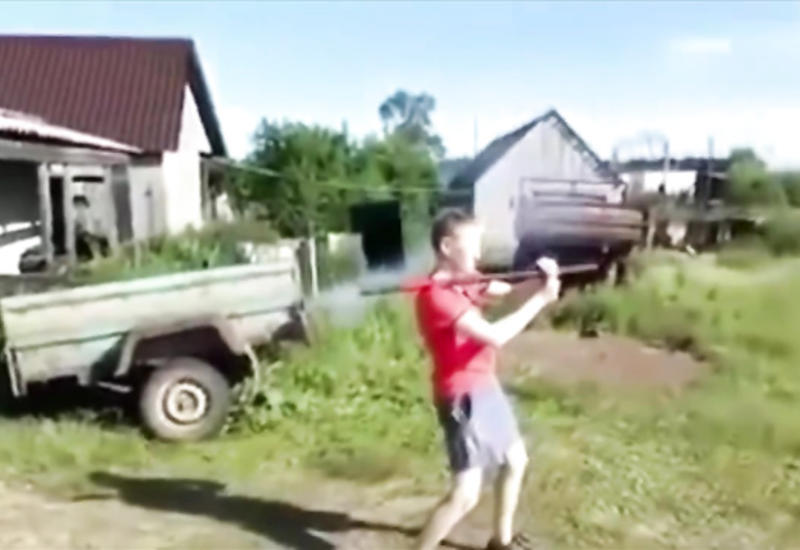 Парень смастерил ручной гранатомет