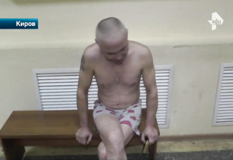 Мужчина устроил стриптиз инспекторам