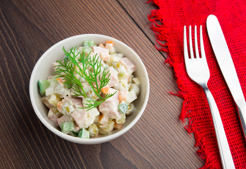 Названа безопасная для здоровья порция оливье