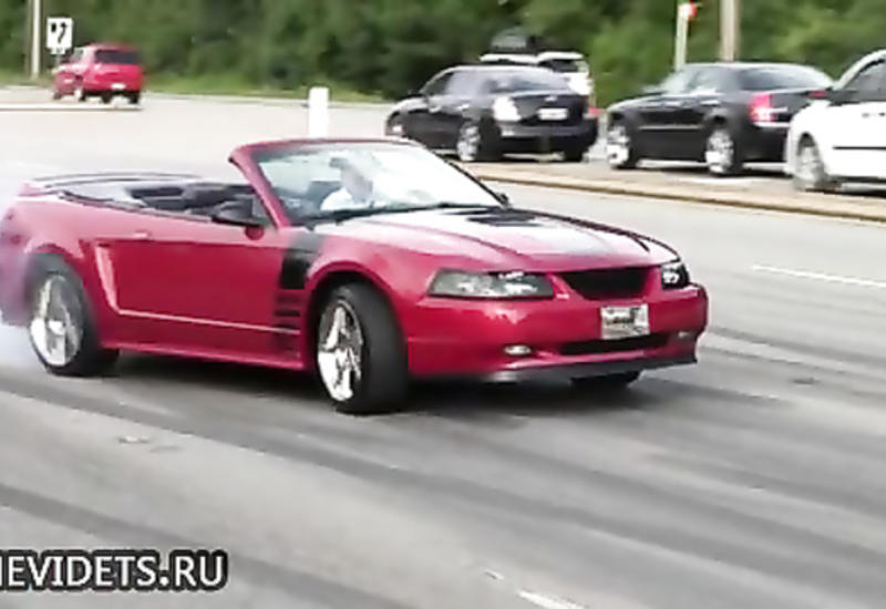 Водитель Mustang GT пожалел о том, что выпендривался