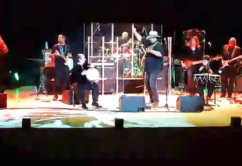 Стивен Сигал и Натиг Ширинов зажгли на сцене Центра Гейдара Алиева