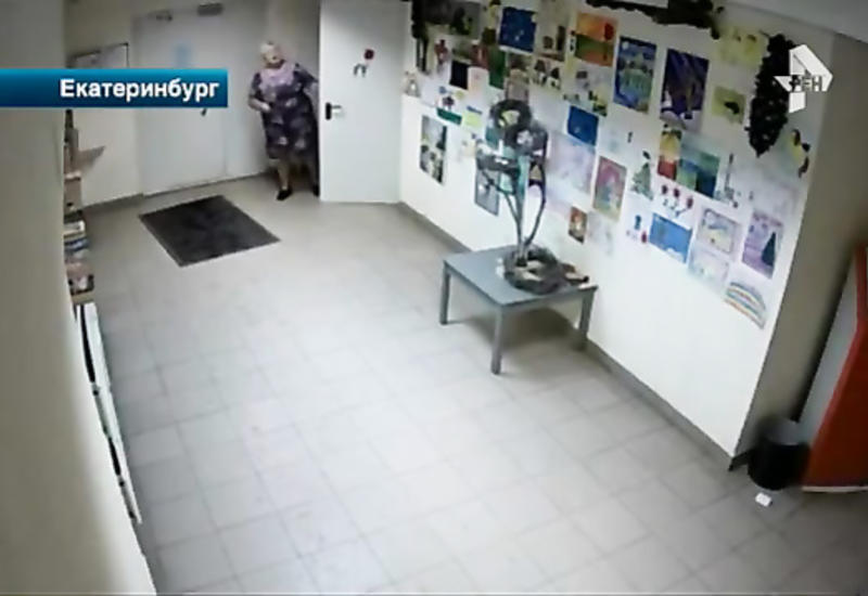 Грабители увидев ее, пустились в бегство