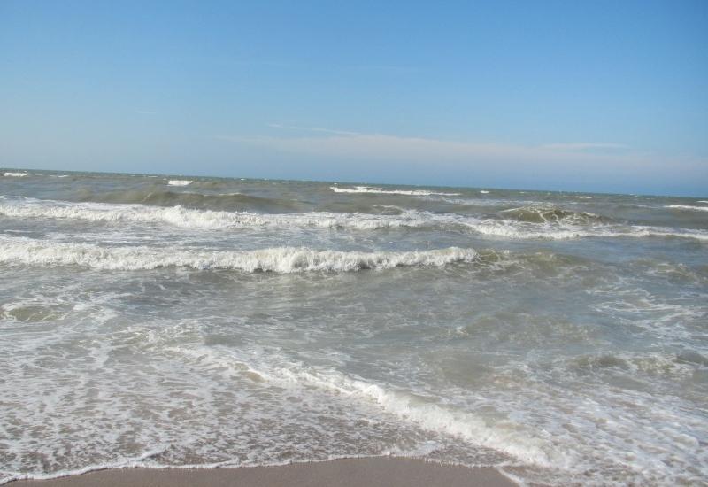 Türkmənistan sahillərində neftçi olduğu ehtimal edilən meyit tapılıb