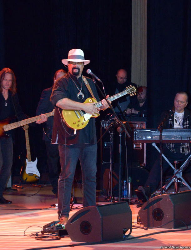 Heydər Əliyev Mərkəzində Stiven Siqalın konserti olub