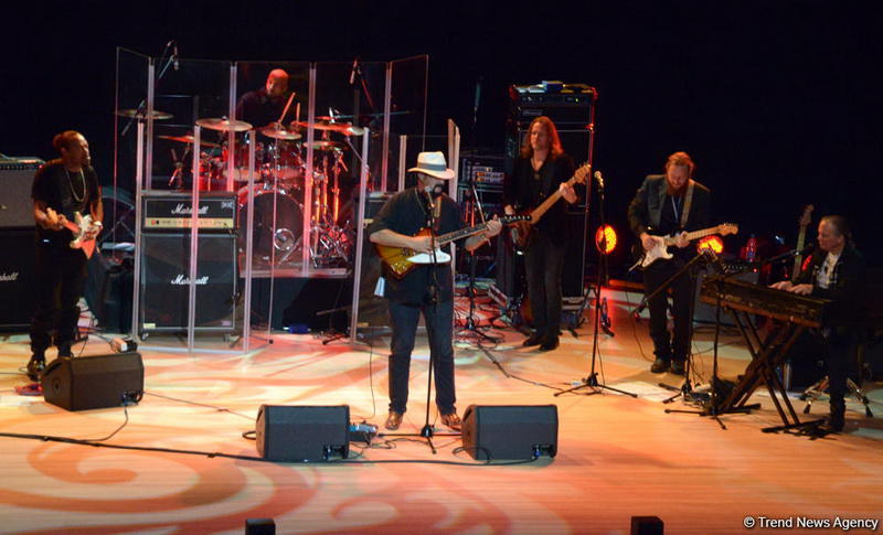 Heydər Əliyev Mərkəzində Stiven Siqalın konserti olub