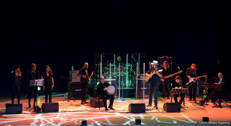 Heydər Əliyev Mərkəzində Stiven Siqalın konserti olub