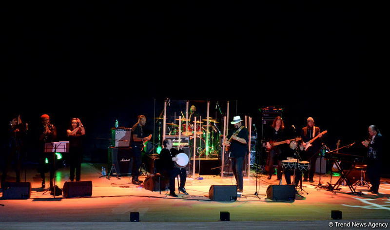 Heydər Əliyev Mərkəzində Stiven Siqalın konserti olub