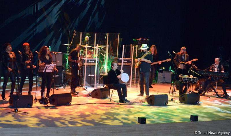 Heydər Əliyev Mərkəzində Stiven Siqalın konserti olub