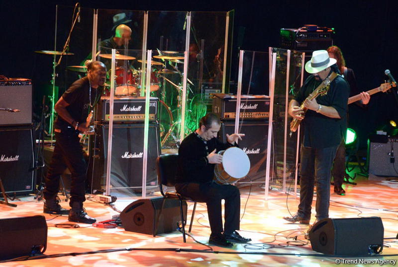 Heydər Əliyev Mərkəzində Stiven Siqalın konserti olub