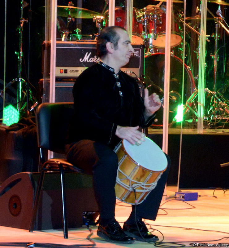 Heydər Əliyev Mərkəzində Stiven Siqalın konserti olub