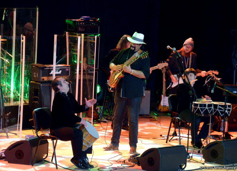 Heydər Əliyev Mərkəzində Stiven Siqalın konserti olub