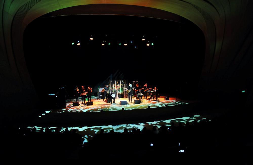 Heydər Əliyev Mərkəzində Stiven Siqalın konserti olub