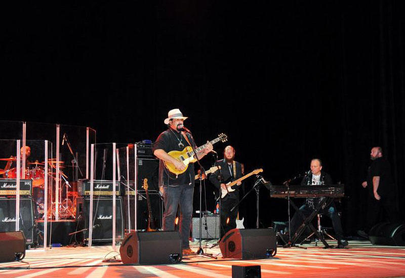 Heydər Əliyev Mərkəzində Stiven Siqalın konserti olub