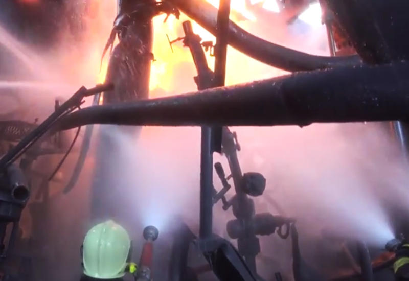 Так тушат пожар на платформе SOCAR