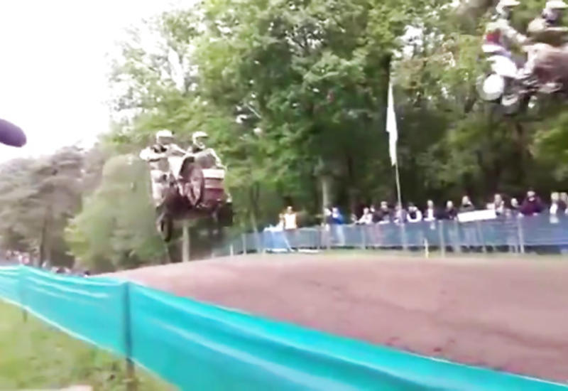 Вот это шоу: летающие мотоциклы с коляской