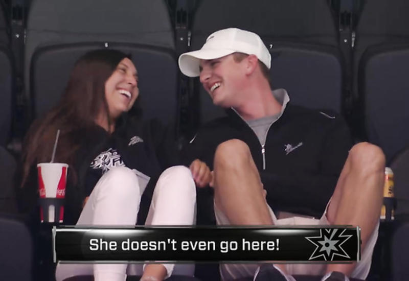 Эту пару заставили сделать это, хотя они не собрались