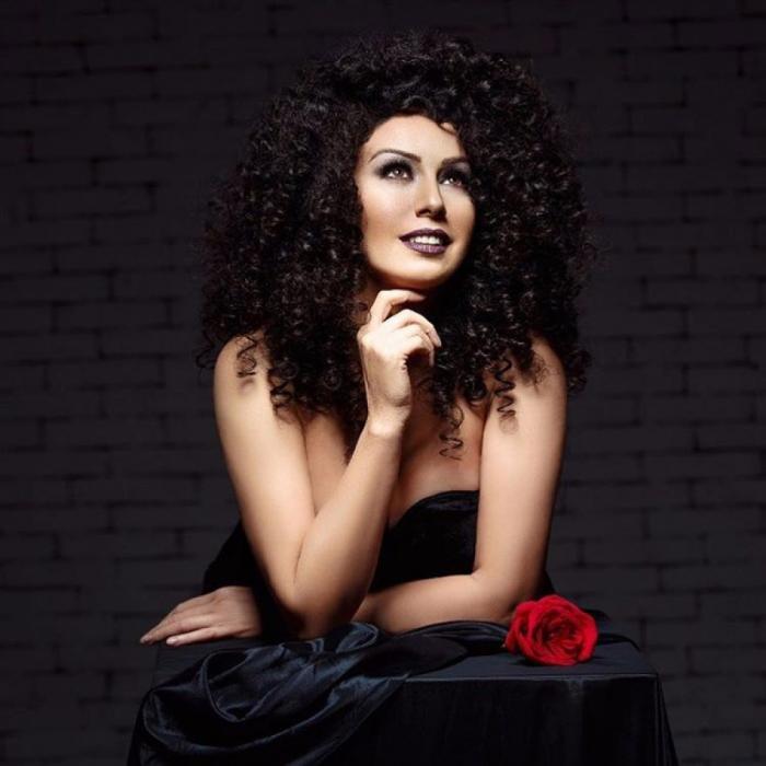 Roza Zərgərli yeni görkəmdə