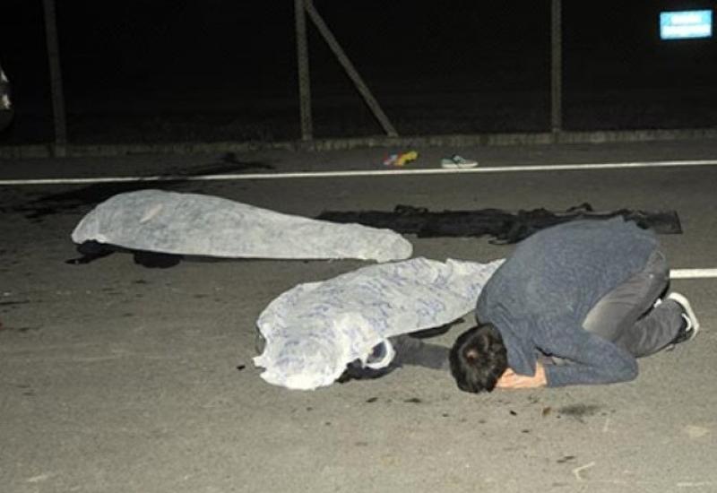 Asfalta uzanıb selfi çəkənlərin üstündən maşın keçdi