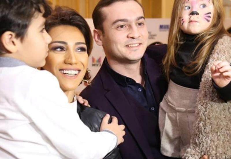 Müğənnilər övladları ilə bayram tədbirində