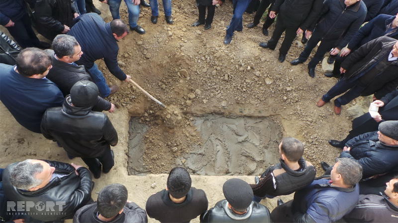 В Баку похоронили нефтяника с "Гюнешли"