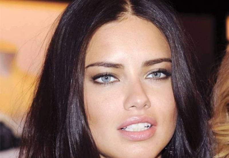 Zərrabın həbs edildiyi təyyarədə Adriana Limada olub
