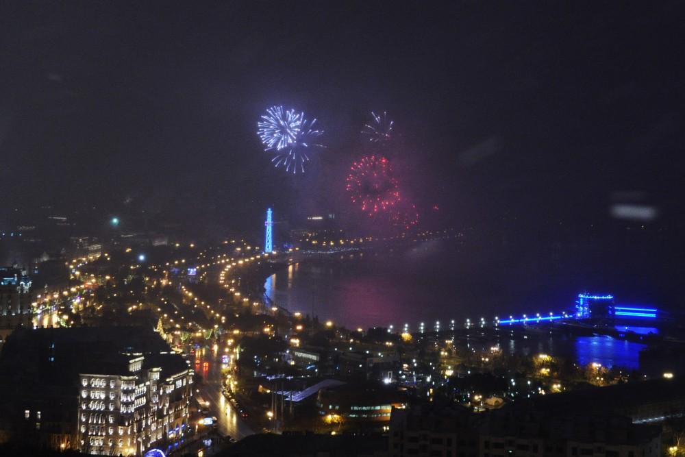 Баку встретил 2016 год грандиозным фейерверком