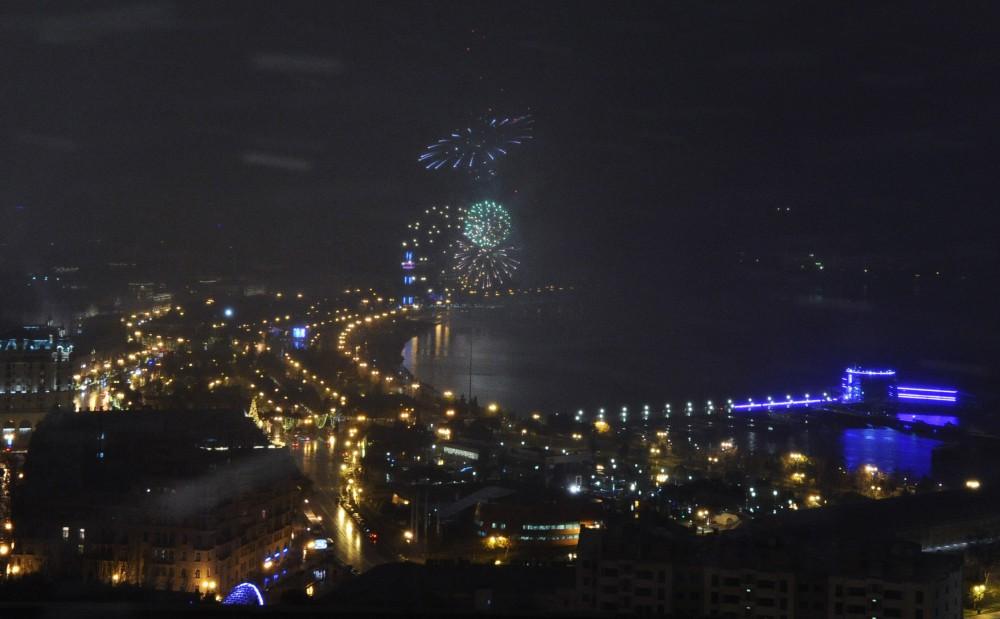Баку встретил 2016 год грандиозным фейерверком