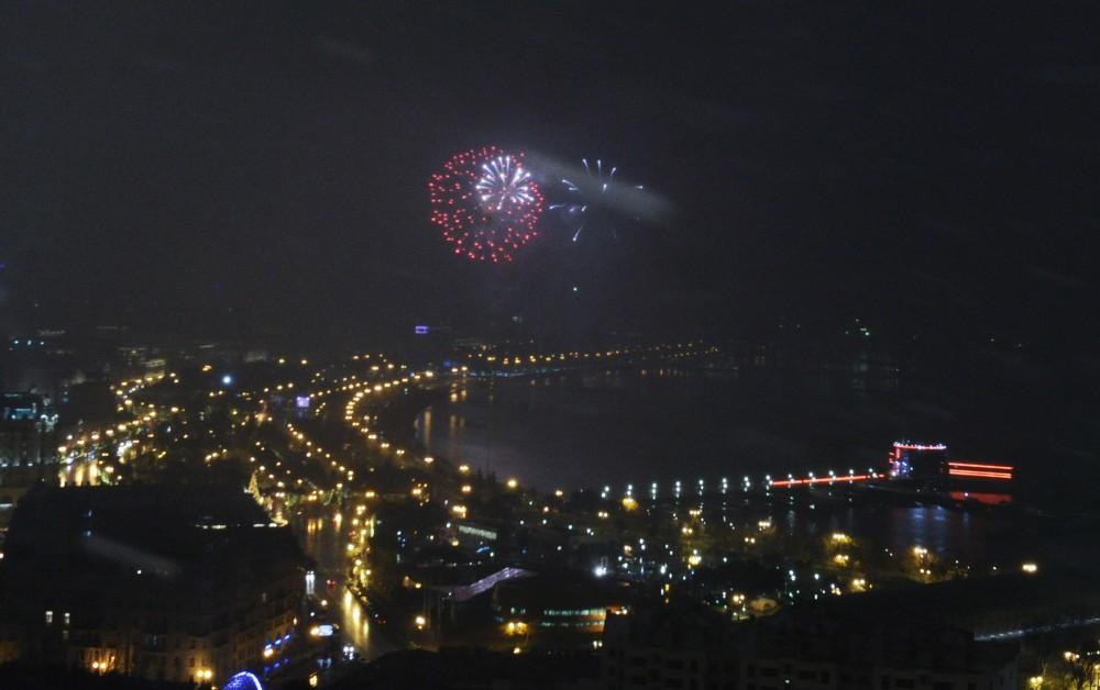 Баку встретил 2016 год грандиозным фейерверком