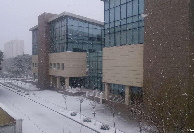 В Баку выпал первый снег