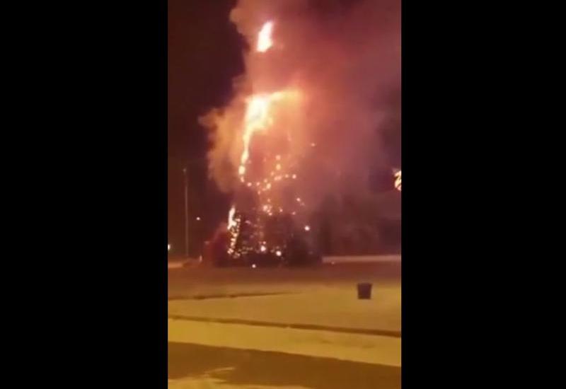В Казахстане сгорела главная новогодняя елка